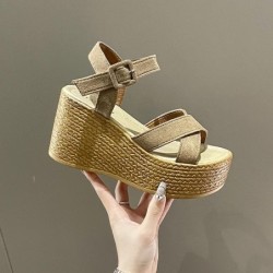 BCEBYL Wedge Heel Summer New Fashion Platform vastag alsó csat Alkalmi kényelmes sétacipő Női szandál