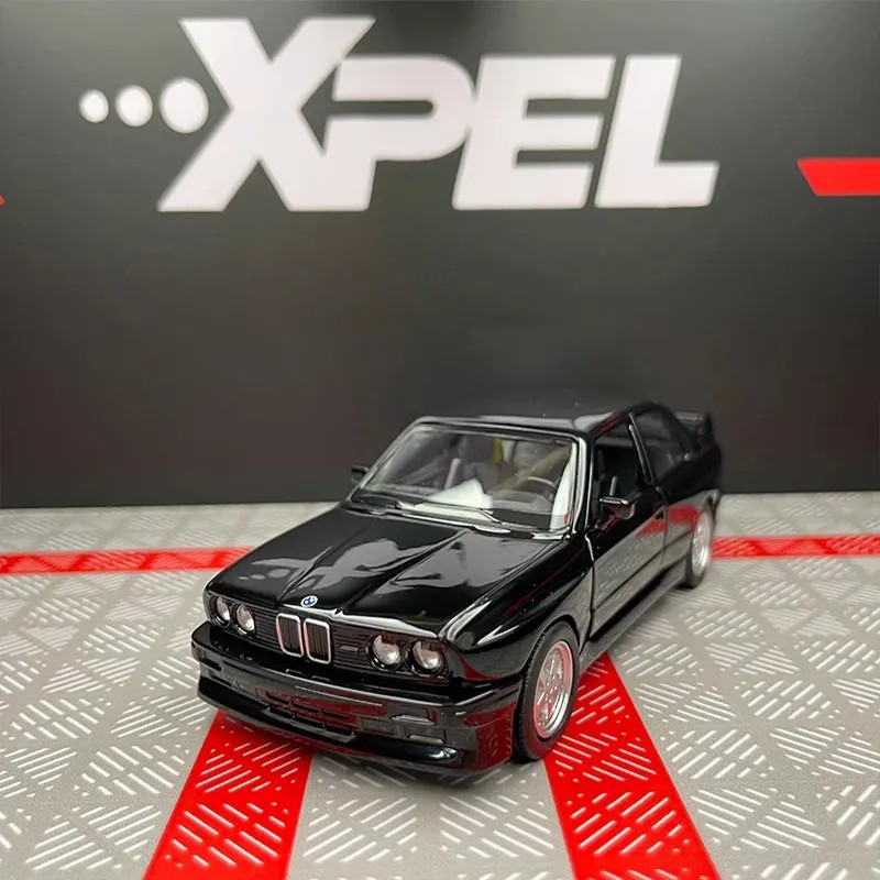 1/36 BMW M3 1987 Ötvözet Játékok Autómodell Fémöntvények Játékjárművek Eredeti, Kifinomult belső visszahúzás 2 ajtós, nyitott gy