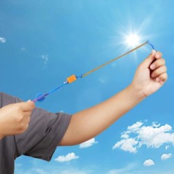 10 db kültéri ragyogó rakéta vaku LED fény éjszakai gyerekeknek világító slingshot játékok ragyogó slingshot rugalmas helikopter